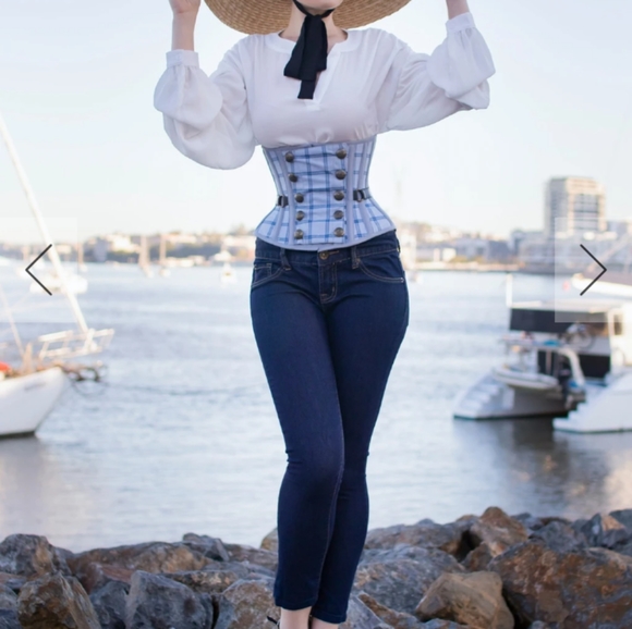 Corset - Picture 3 of 5